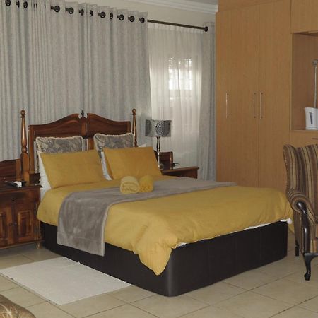 @Home Guest House Rustenburg Exterior foto