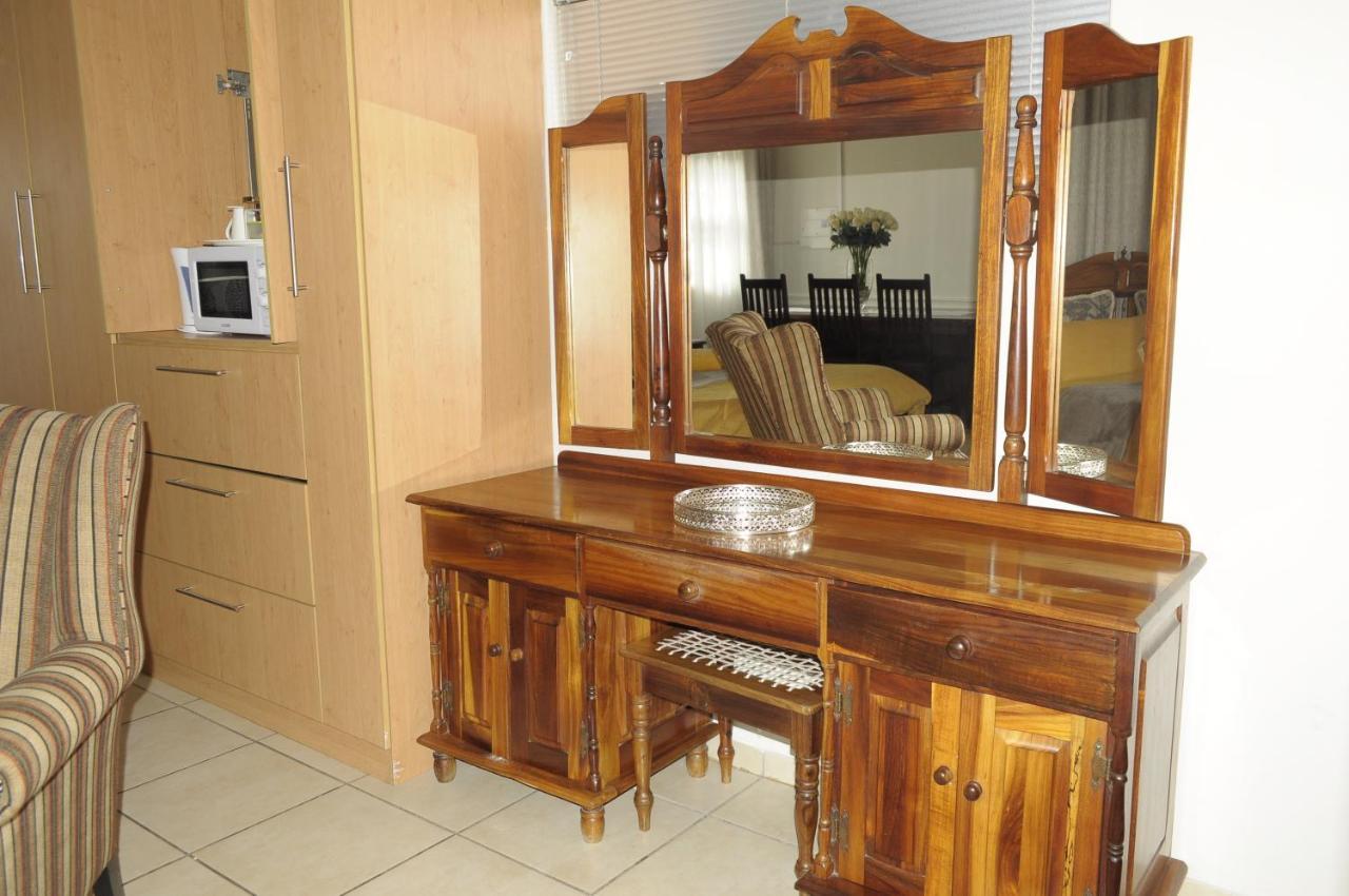 @Home Guest House Rustenburg Exterior foto