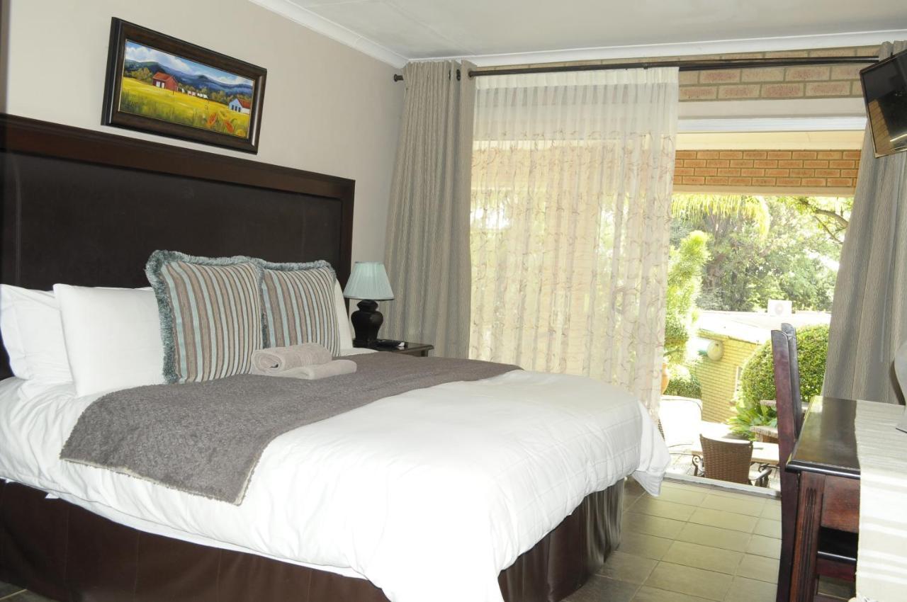@Home Guest House Rustenburg Exterior foto