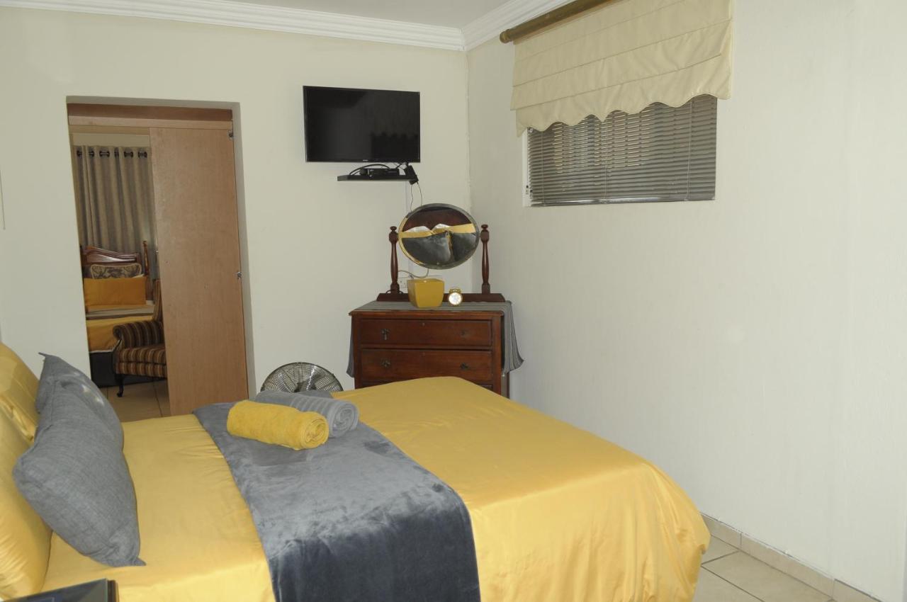 @Home Guest House Rustenburg Exterior foto