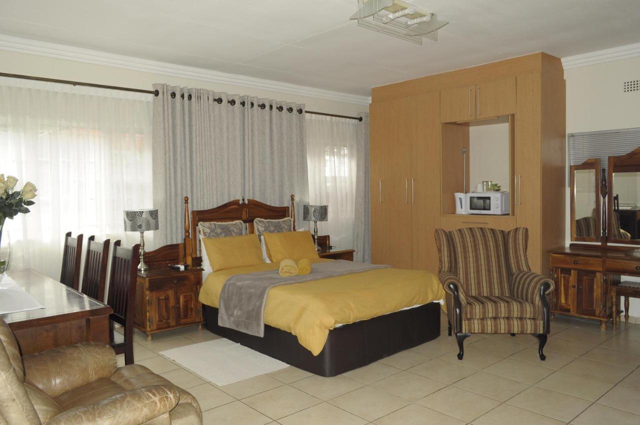 @Home Guest House Rustenburg Exterior foto