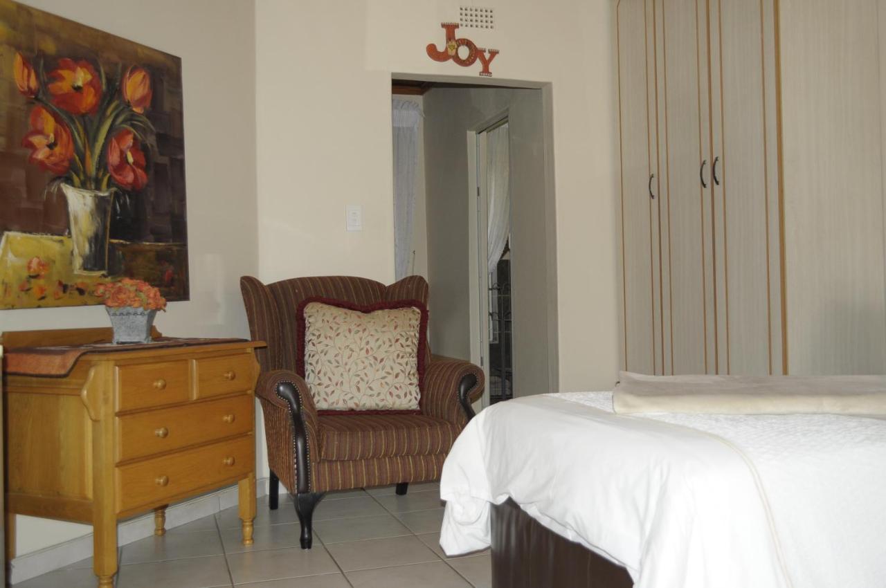 @Home Guest House Rustenburg Exterior foto