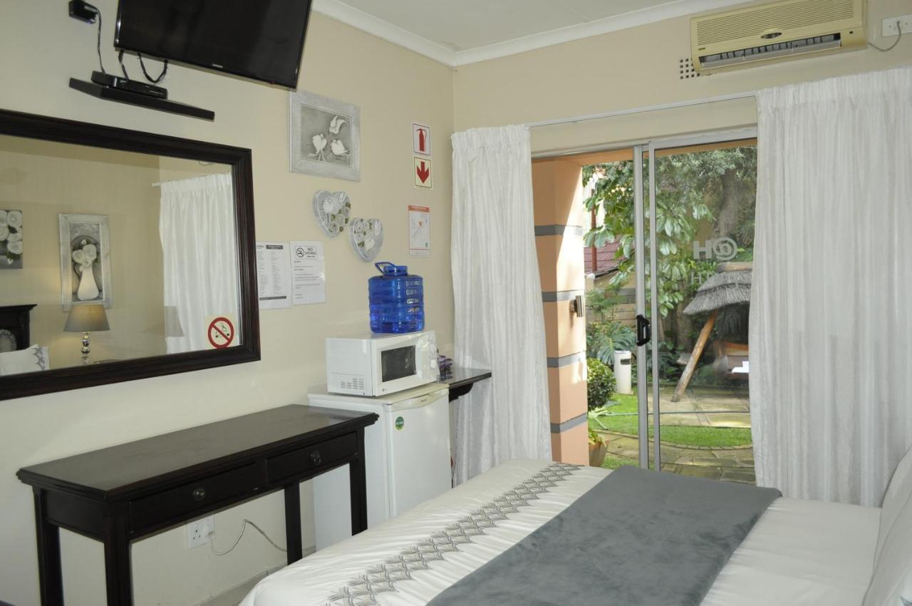 @Home Guest House Rustenburg Exterior foto