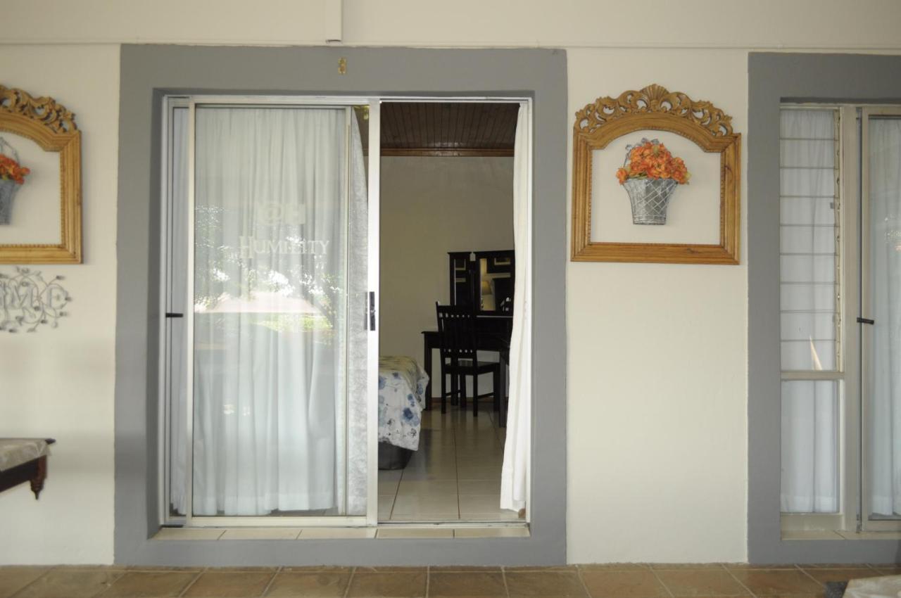 @Home Guest House Rustenburg Exterior foto