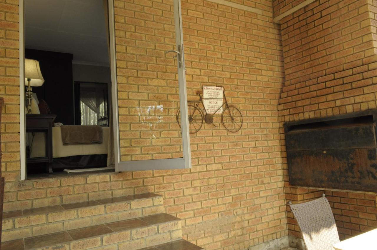 @Home Guest House Rustenburg Exterior foto