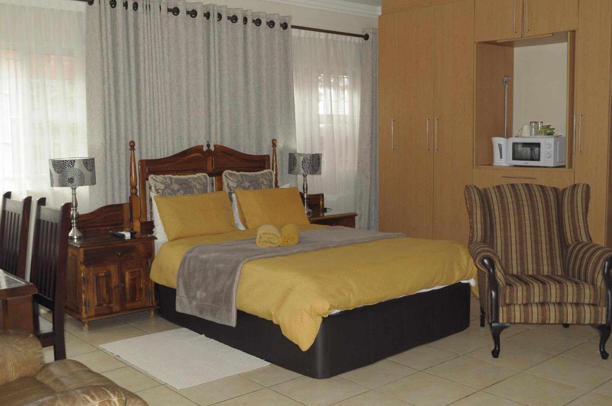 @Home Guest House Rustenburg Exterior foto